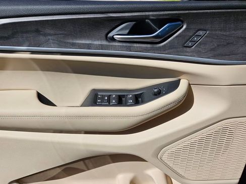 New 2025 Jeep Grand Cherokee Limited w/ Luxury Tech Group II RWD image 32