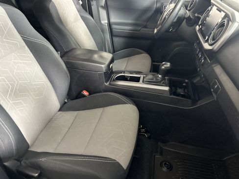 Used 2022 Toyota Tacoma TRD Sport image 26