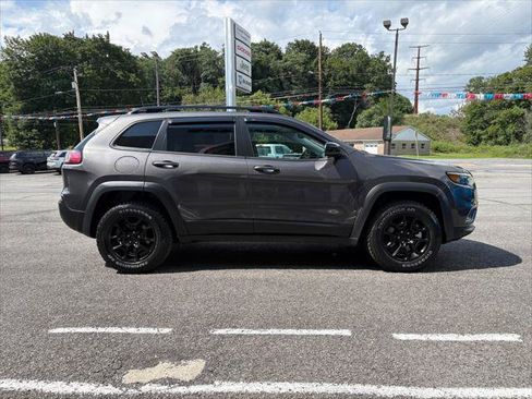 Certified 2022 Jeep Cherokee Latitude w/ Sun & Sound Group AWD/4WD image 6