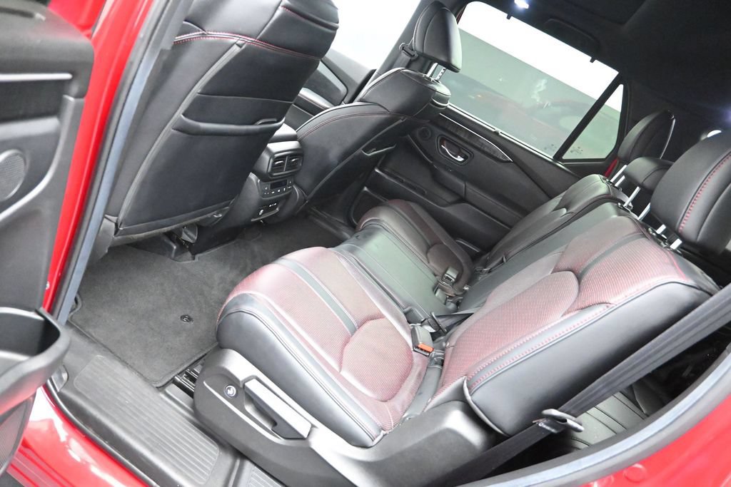 Used 2025 Honda Pilot Black Edition image 19