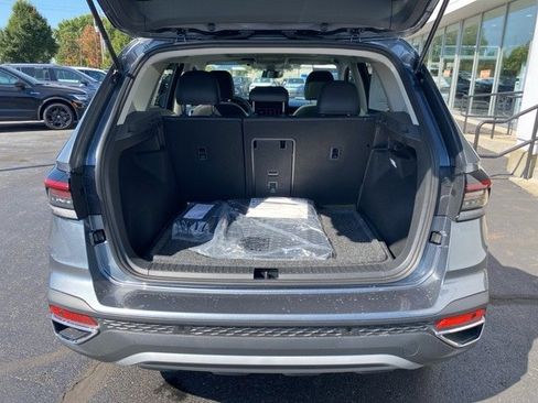 New 2025 Volkswagen Taos SE image 64