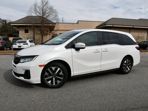 Certified 2025 Honda Odyssey EX-L image 3