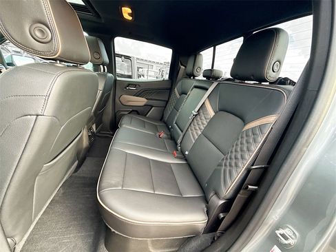 Used 2023 GMC Canyon Denali image 27