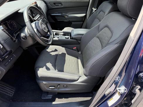 Used 2025 Nissan Pathfinder SV AWD/4WD image 8