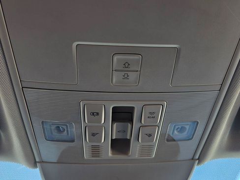 Used 2023 Volkswagen Taos SE w/ Panoramic Sunroof Package FWD image 41