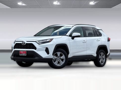 Used 2025 Toyota RAV4 XLE image 25