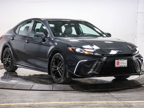 Certified 2025 Toyota Camry SE FWD image 6