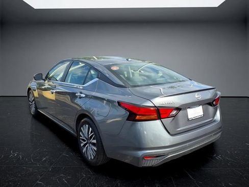 Used 2024 Nissan Altima 2.5 SV FWD image 5