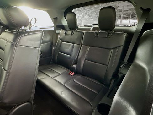 Used 2024 Ford Explorer XLT w/ Equipment Group 202A image 27