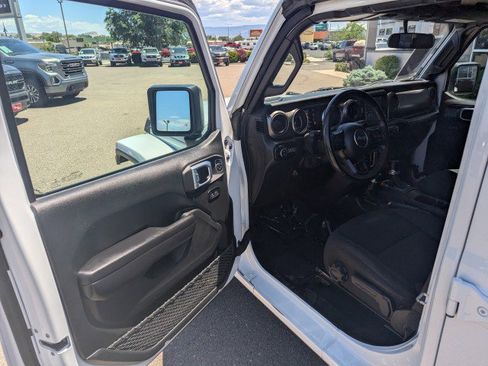 Used 2021 Jeep Gladiator Sport AWD/4WD image 8