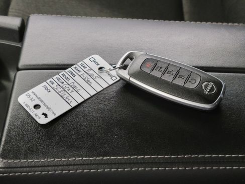 Used 2025 Nissan Rogue SV image 26