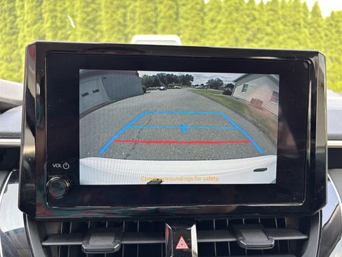 Used 2025 Toyota Corolla LE FWD image 27