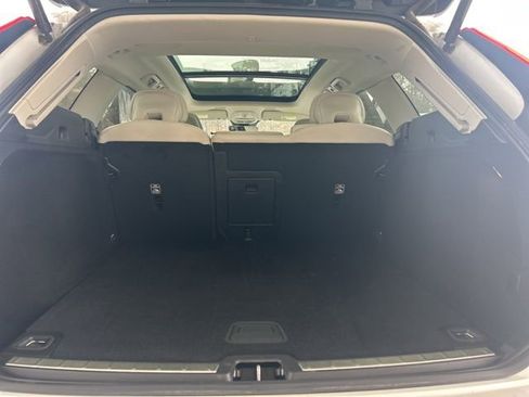 Used 2024 Volvo XC60 B5 Plus image 32