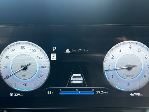 Used 2025 Hyundai Elantra SEL FWD image 19