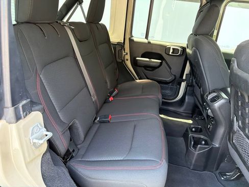 Used 2022 Jeep Wrangler Unlimited Rubicon w/ Dual Top Group AWD/4WD image 25