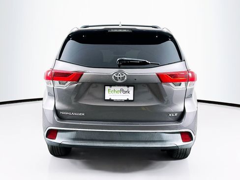 Used 2018 Toyota Highlander XLE image 7