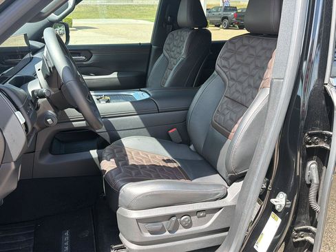 Used 2025 Nissan Armada Platinum Reserve AWD/4WD image 10
