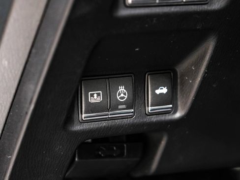 Used 2011 INFINITI M37 w/ Sport Pkg RWD image 30