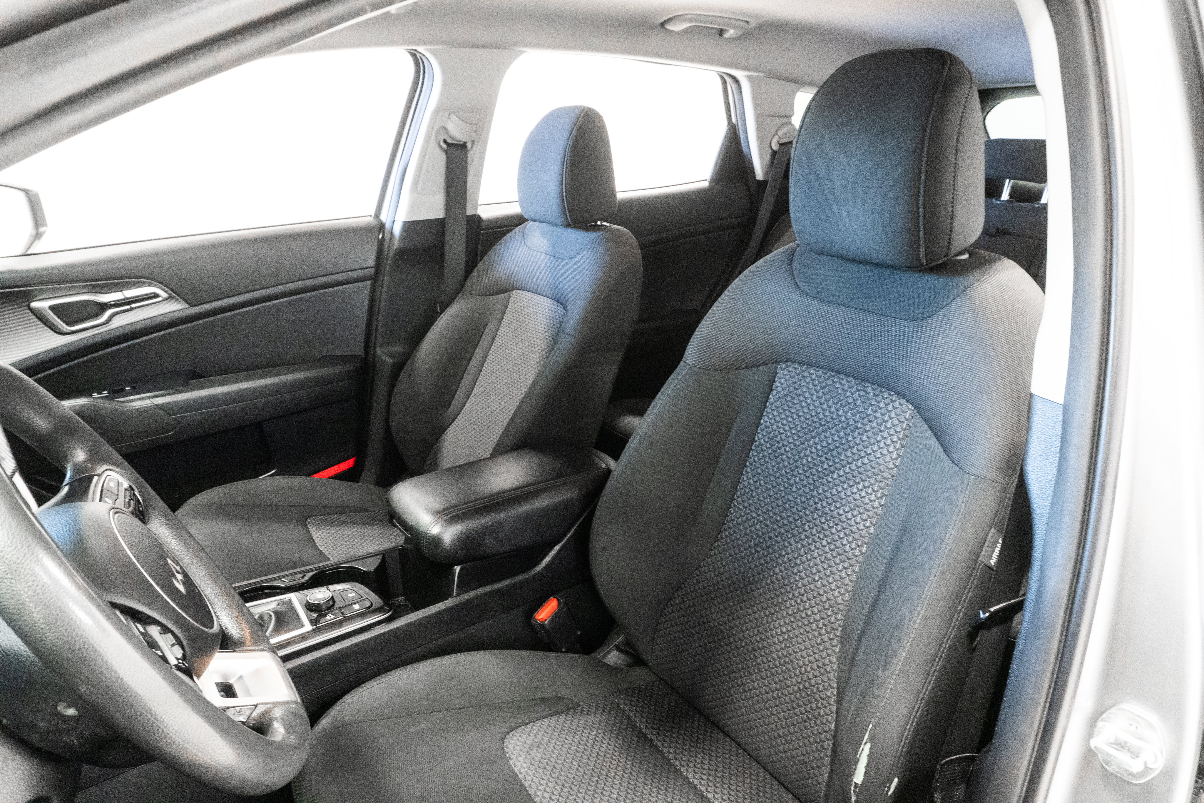 Used 2023 Kia Sportage LX FWD image 7