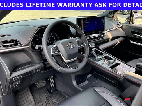 Used 2025 Toyota Sienna XSE w/ XSE Plus Package FWD image 10