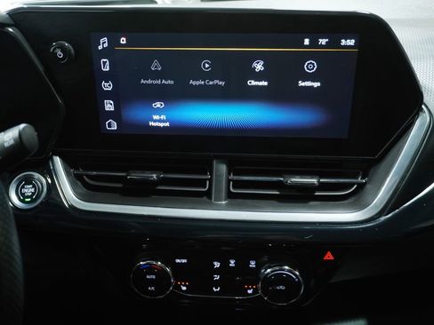 Used 2024 Chevrolet Trax RS w/ Sunroof Package image 17