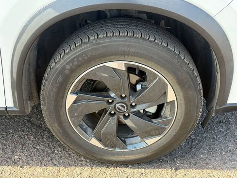 Used 2024 Nissan Rogue SV image 7