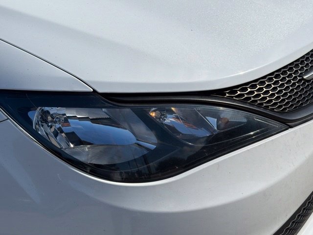 Used 2022 Chrysler Voyager LX FWD image 9