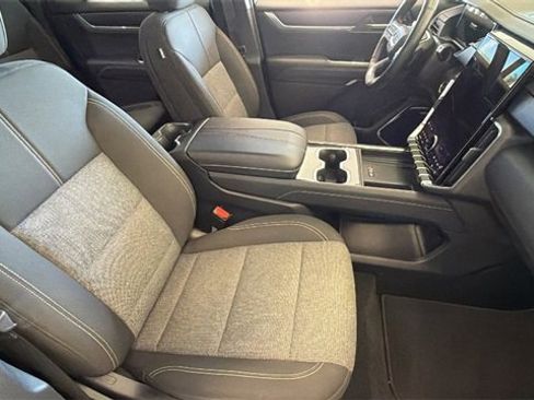 Used 2025 GMC Acadia Elevation image 20