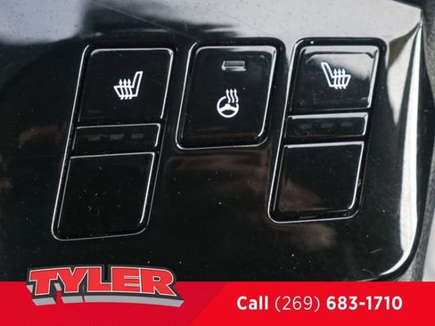 Used 2023 Kia Sportage EX image 32