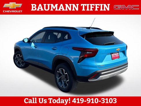 Used 2025 Chevrolet Trax LT w/ LT Convenience Package FWD image 5