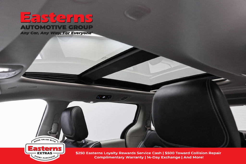 Used 2023 Chrysler Pacifica Limited FWD image 36