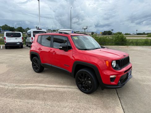 Used 2023 Jeep Renegade Altitude AWD/4WD image 3