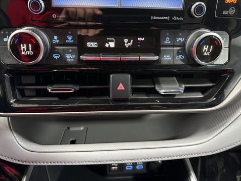 Used 2022 Toyota Highlander XLE image 20