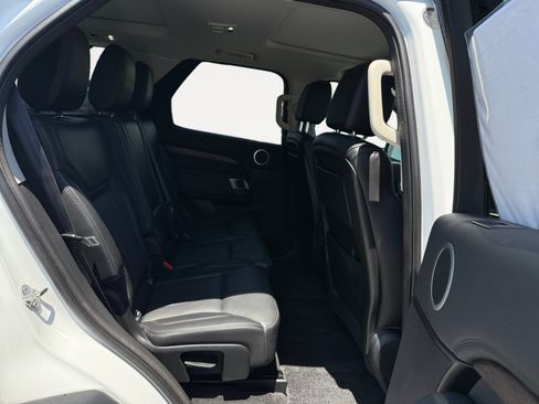 Used 2017 Land Rover Discovery HSE AWD/4WD image 18