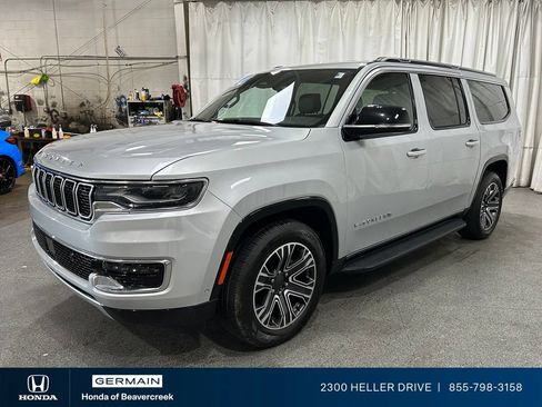 Used 2024 Jeep Wagoneer L Series II w/ Flexible Seating Group AWD/4WD image 4
