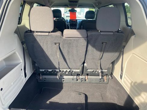 Used 2018 Dodge Grand Caravan SE w/ UConnect Hands-Free Group FWD image 29
