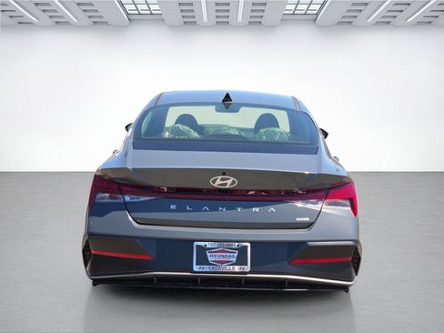 New 2026 Hyundai Elantra Limited FWD image 6