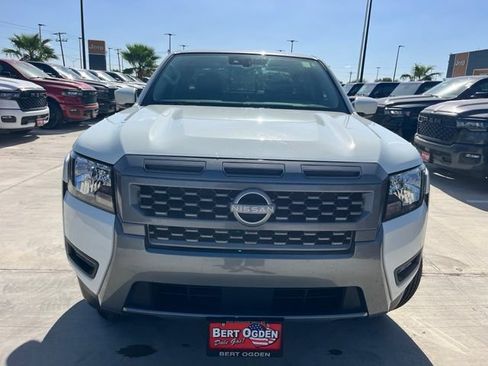 Used 2025 Nissan Frontier SV w/ SV Convenience Package RWD image 2