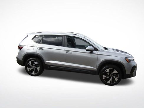 New 2026 Volkswagen Taos SE AWD/4WD image 9