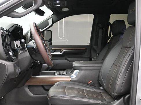 Used 2024 Chevrolet Silverado 2500 High Country w/ High Country Premium Package image 9
