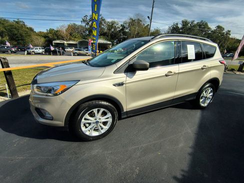 Used 2018 Ford Escape SEL image 3
