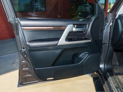 Used 2021 Toyota Land Cruiser image 13