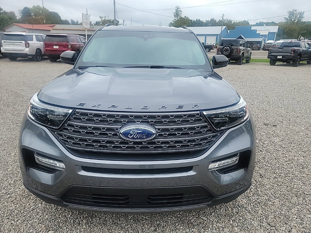 Used 2024 Ford Explorer XLT w/ Equipment Group 202A AWD/4WD image 2