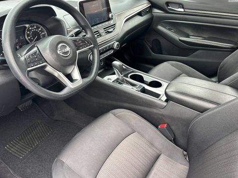 Used 2024 Nissan Altima 2.5 SV FWD image 10