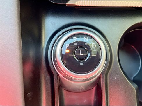 Used 2025 Ford Explorer Active w/ Active Comfort Package image 17