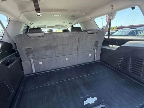Used 2018 Chevrolet Suburban LT RWD image 10
