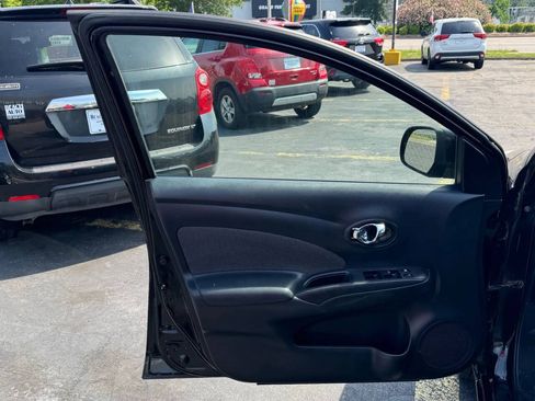 Used 2014 Nissan Versa SV w/ Convenience Package FWD image 10
