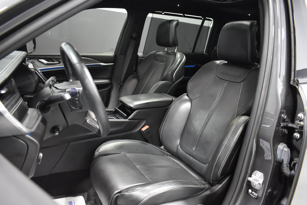 Used 2021 Jeep Grand Cherokee L Overland w/ Luxury Tech Group IV AWD/4WD image 5