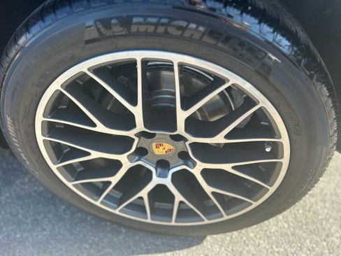 Used 2018 Porsche Macan Sport Edition image 19