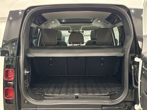 Used 2021 Land Rover Defender 110 SE image 39